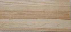 Massivholz-Podest, europ. Esche blockverleimt mit durchgehenden Kanteln (mit Braunkernanteilen), ca. 40mm